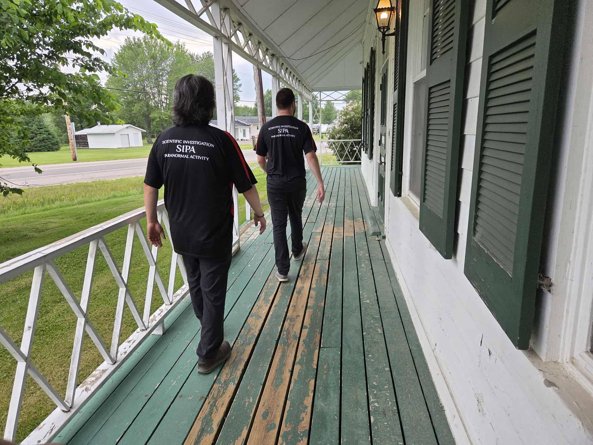SIPA investigators entering a location